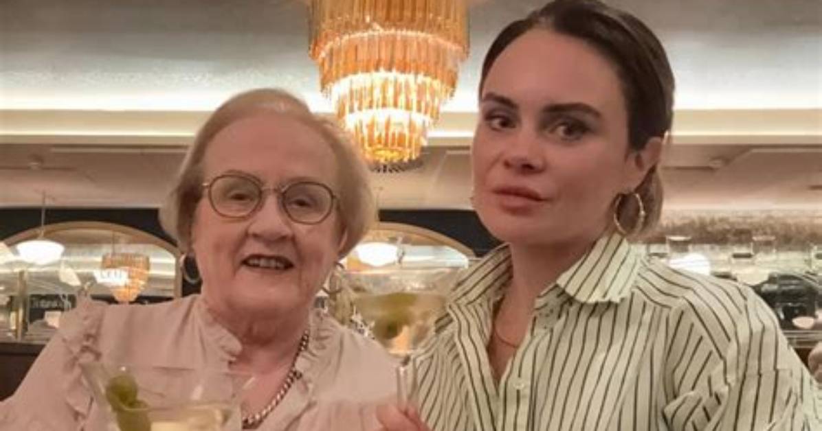 A Look at Her Mother, Joanne