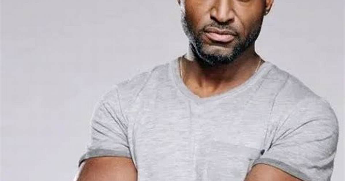 Adrian Holmes Biography, Age, Height, Wife, Net Worth, Family ·