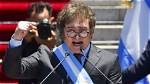 Argentina's President Passionately Makes out with Girlfriend Onstage
