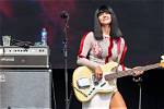 Does Laura Lee Khruangbin Wear a Wig?