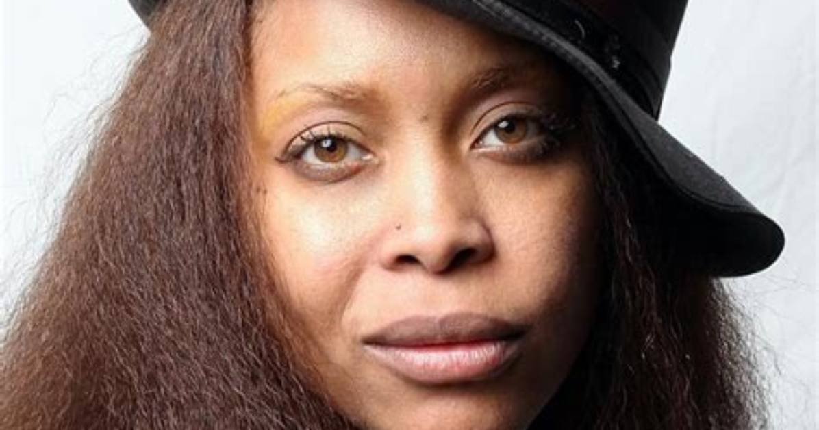 Erykah Badu's Facial Transformation Explored