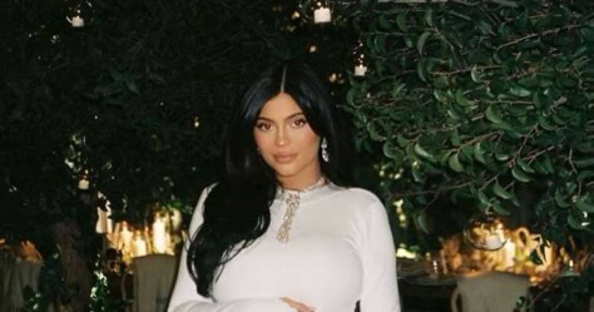 Fans Thought Kylie Jenner Was Pregnant Again After She Shared Baby Bump Photos Tue 10 May 2022