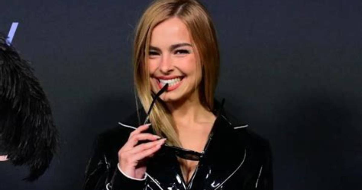 Fans Wonder If the Ultimatums Rae Has a Girlfriend After Coming out as Bi Thu 14 April 2022 |