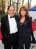 Gabe Kaplan 2024: Wife, Net Worth, Tattoos, Smoking & Body Facts