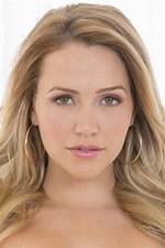 Get the Latest Scoop on Mia Malkova's Age and Career!