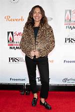 How Much Money Does Susanna Hoffs Make? Latest Susanna Hoffs Net Worth Income Salary ·