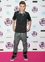 Justin Bieber Height Weight, Chest and Shoe Size