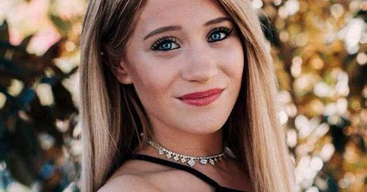 Lizzy Wurst Biography, Dating, Boyfriend, Mom, Height, Body Net Worth