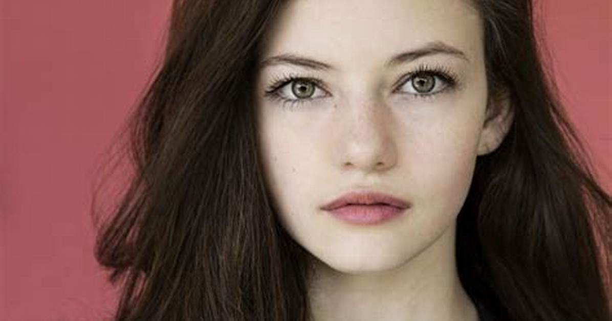 Mackenzie Christine Foy Biography, Life, Interesting Facts