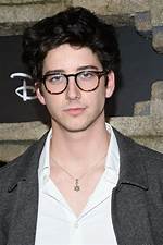 Milo Manheim2023