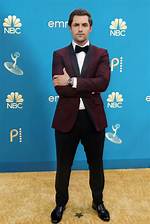 Phil Dunster Height, Weight, Net Worth, Age, Birthday, Wikipedia, Who, Nationality, Biography