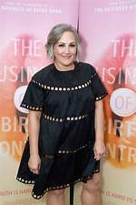 Ricki Lake Poses Naked Outdoors to Celebrate 'Complete Self-Acceptance' ·