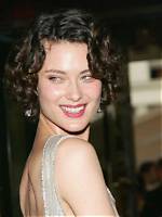 Shalom Harlow: the Life and Career of a Fashion Icon