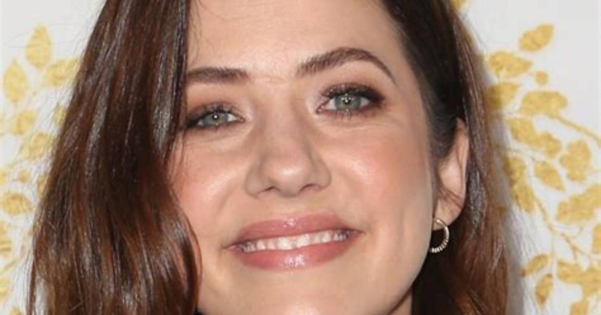 Shaping Beauty: Analyzing Julie Gonzalo's Eyebrow Style