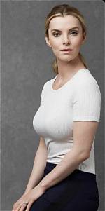 Snogblogy | Betty Gilpin