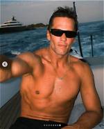 Tom Brady Shirtless in His Underwear for Mirror Selfie: Photo Hollywood Life
