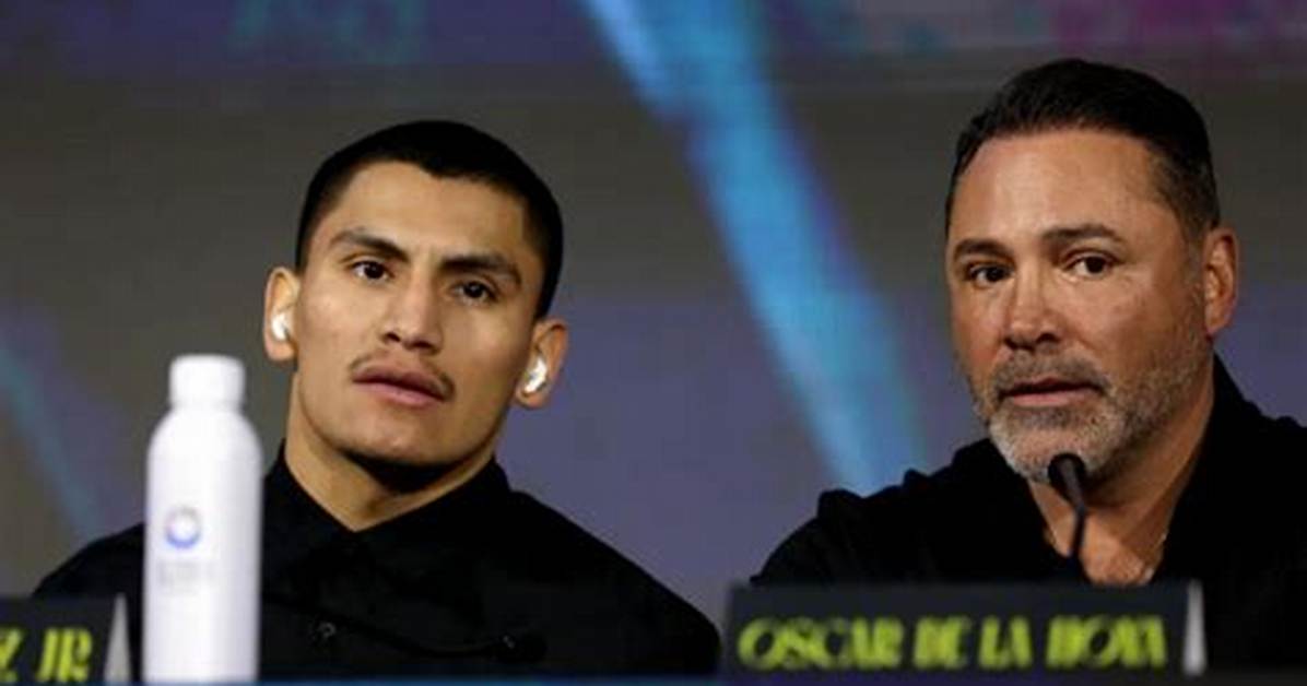 Twitter Blasts Oscar De La Hoyas Disastrous Commentary During Frank Mir Vs. Steve Cunningham