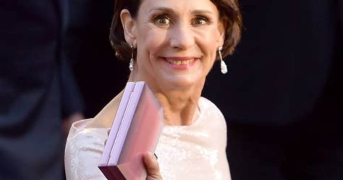 Unlocking the Hidden Truths: Laurie Metcalf's Relationships Unraveled