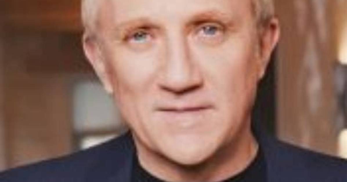 Unveiling the Age of the Talented Journalist