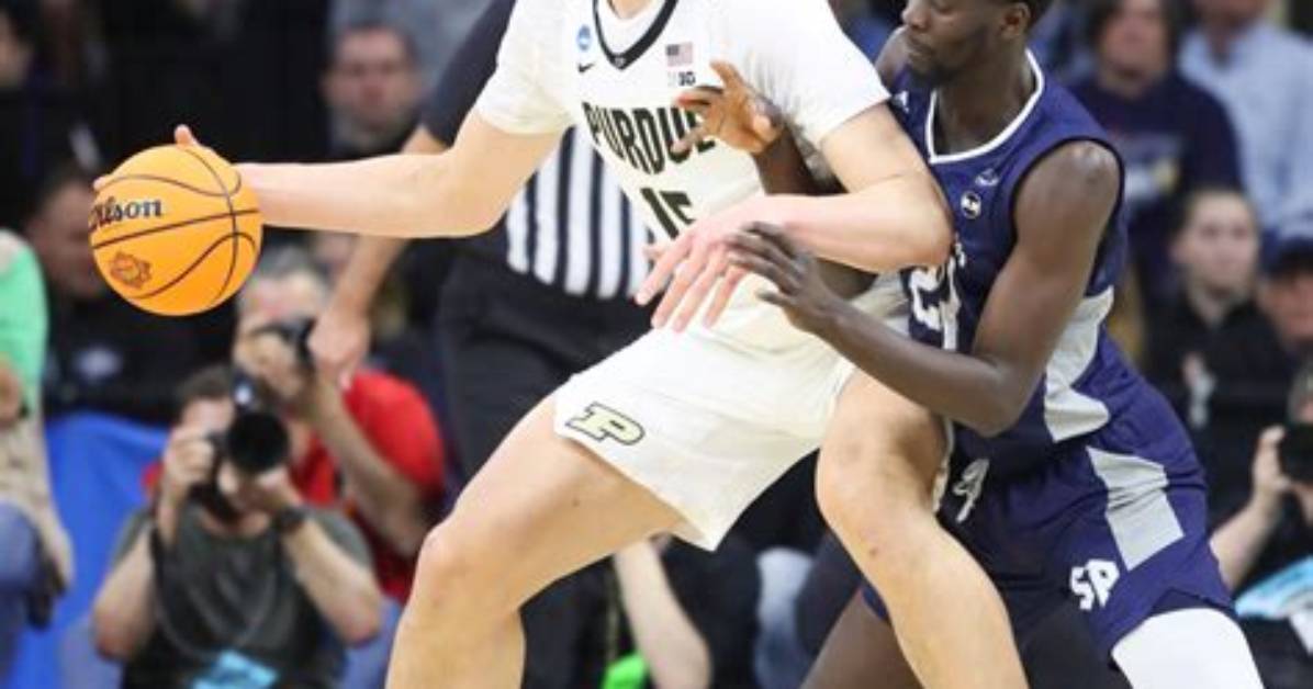 Unveiling the Journey of Zach Edey: a Rising Star in College Basketball