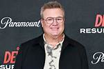 Unveiling the Towering Stature of Eric Stonestreet