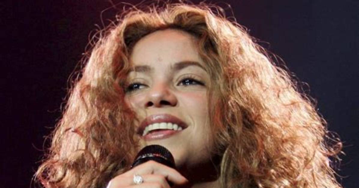 What Did the Singer Do to Her Face? ·