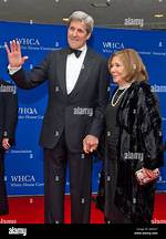 Who Is John Kerry Wife? Meet Teresa Heinz Kerry |