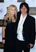 Who's Jeff Beck's Wife? Unveiling the Mystery